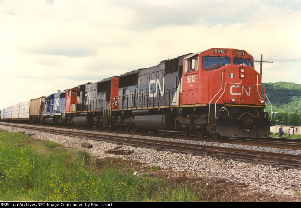 Paused eastbound manifest waits in the siding